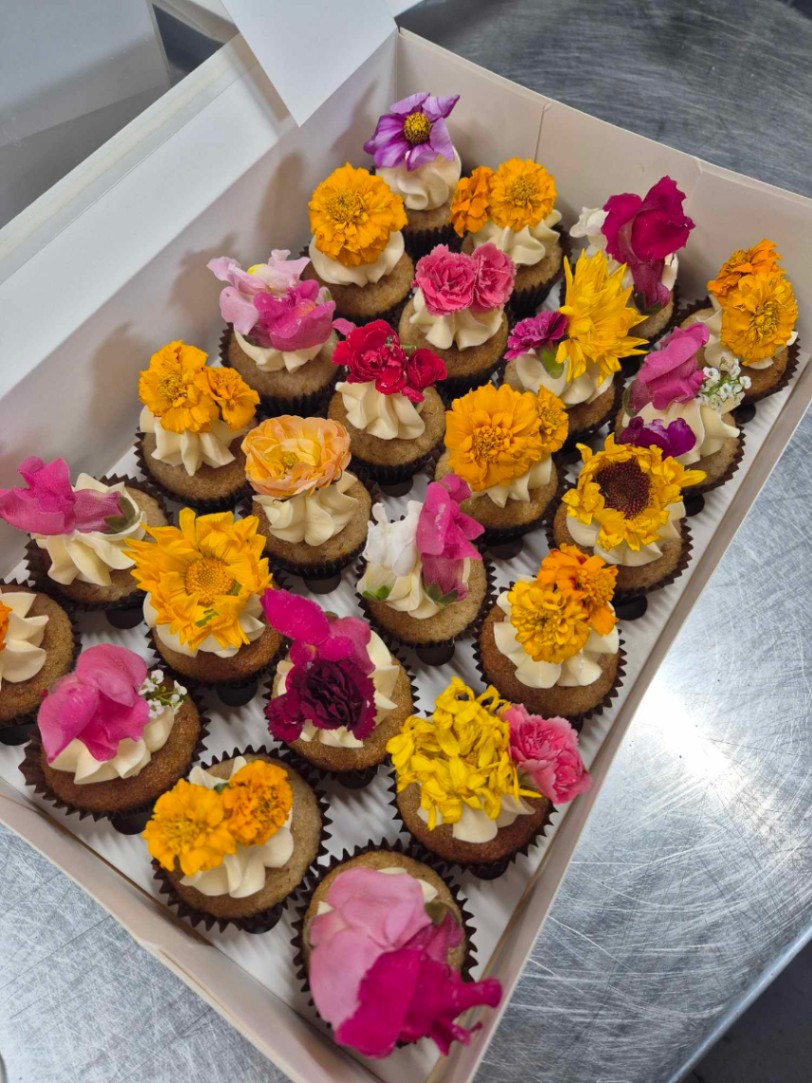 24 Mini Cupcakes FLORAL from The Sugar Fairy