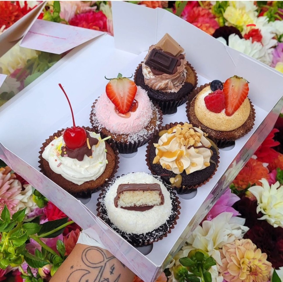 6 Regular Size Cupcakes from The Sugar Fairy